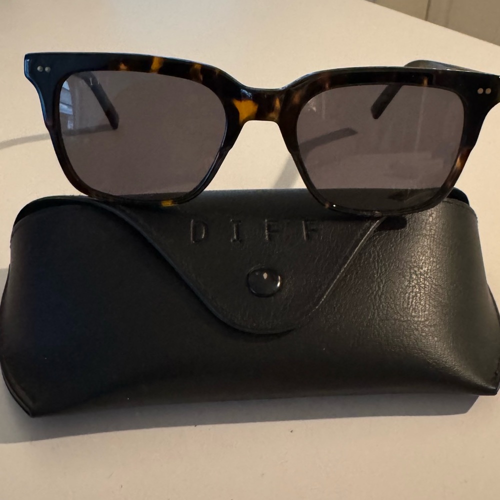 Diff Eyewear Tortoiseshell Frame Sunglasses with Gray Lenses